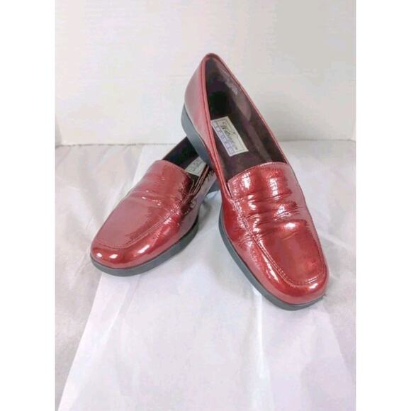 Candied Apple Red Patent Leather Loafers. Statement Shoes. Size 9.5 Worthington - Picture 1 of 12